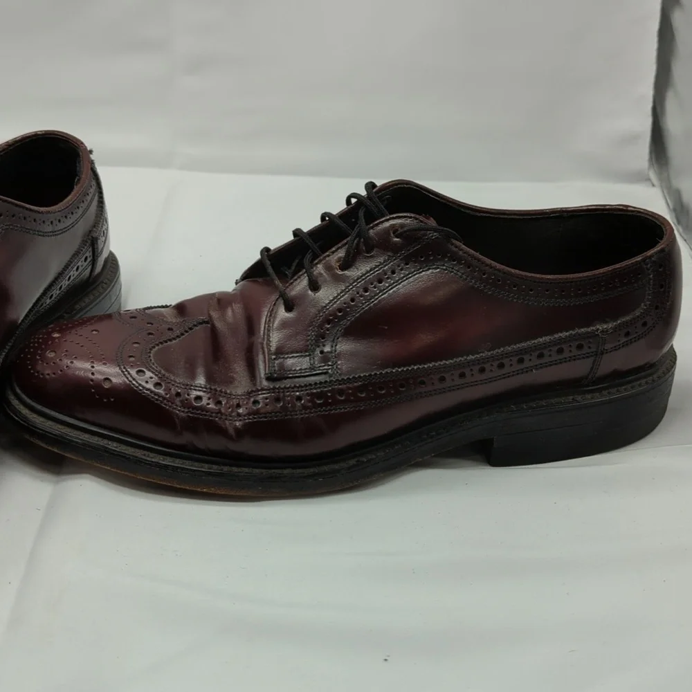 Regal men's wingtips sz. 8C - Picture 2 of 7